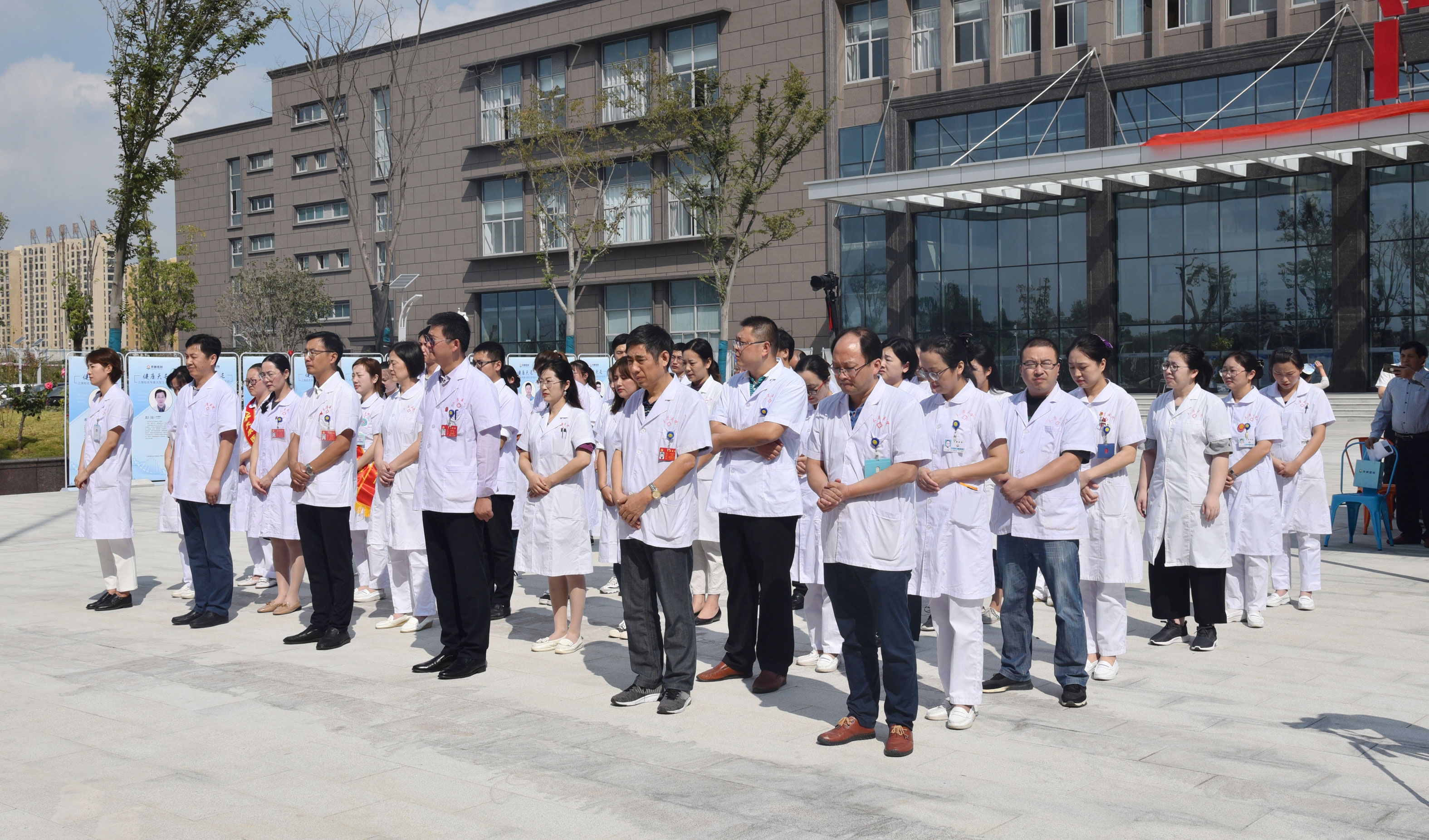 天长天康医院上海专家“健康天长”大型收费门诊活动和“上海专家门诊中心、肝胆疾病门诊中心”揭牌仪式成功举行
