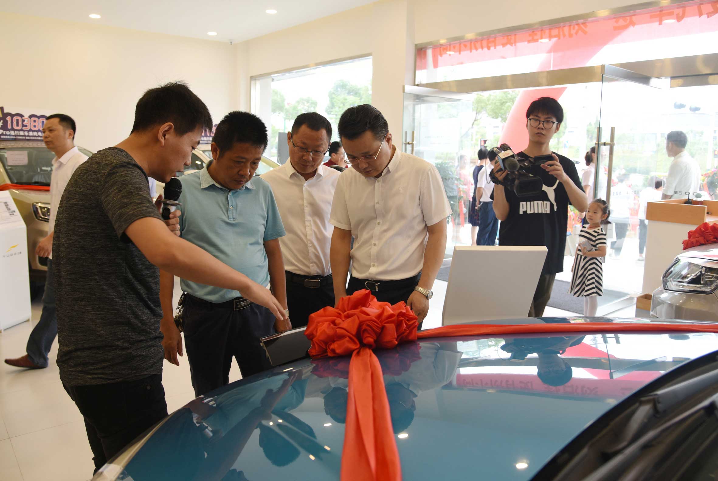 天康恒源汽车工业与杜云新动力汽车携手举行开幕奖励活动
